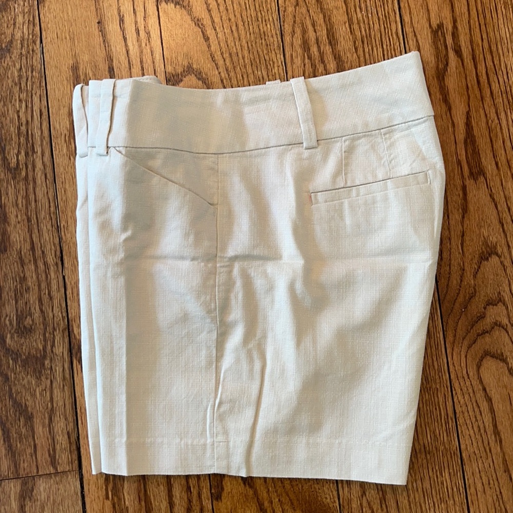 Ann Taylor Off White Shorts, size 4